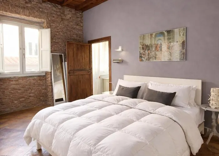 Navona Fox House